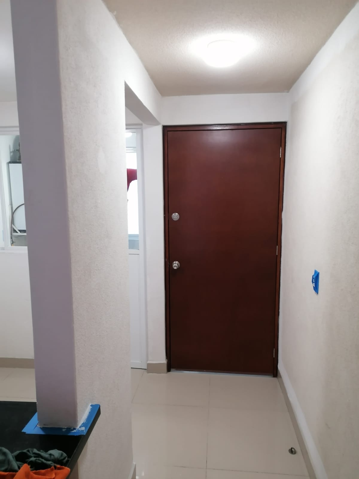 Proyecto Galek: pasillo departamento remodelado
