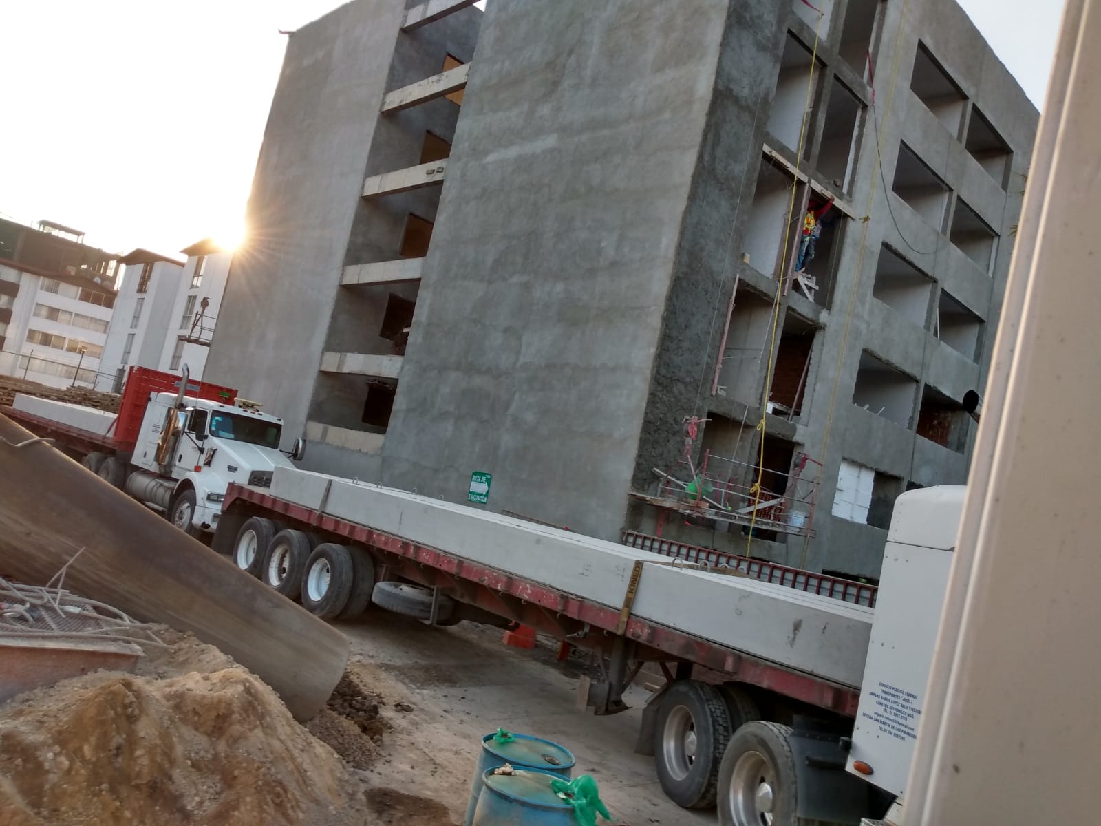Proyecto Galek: estructura edificio en construccion