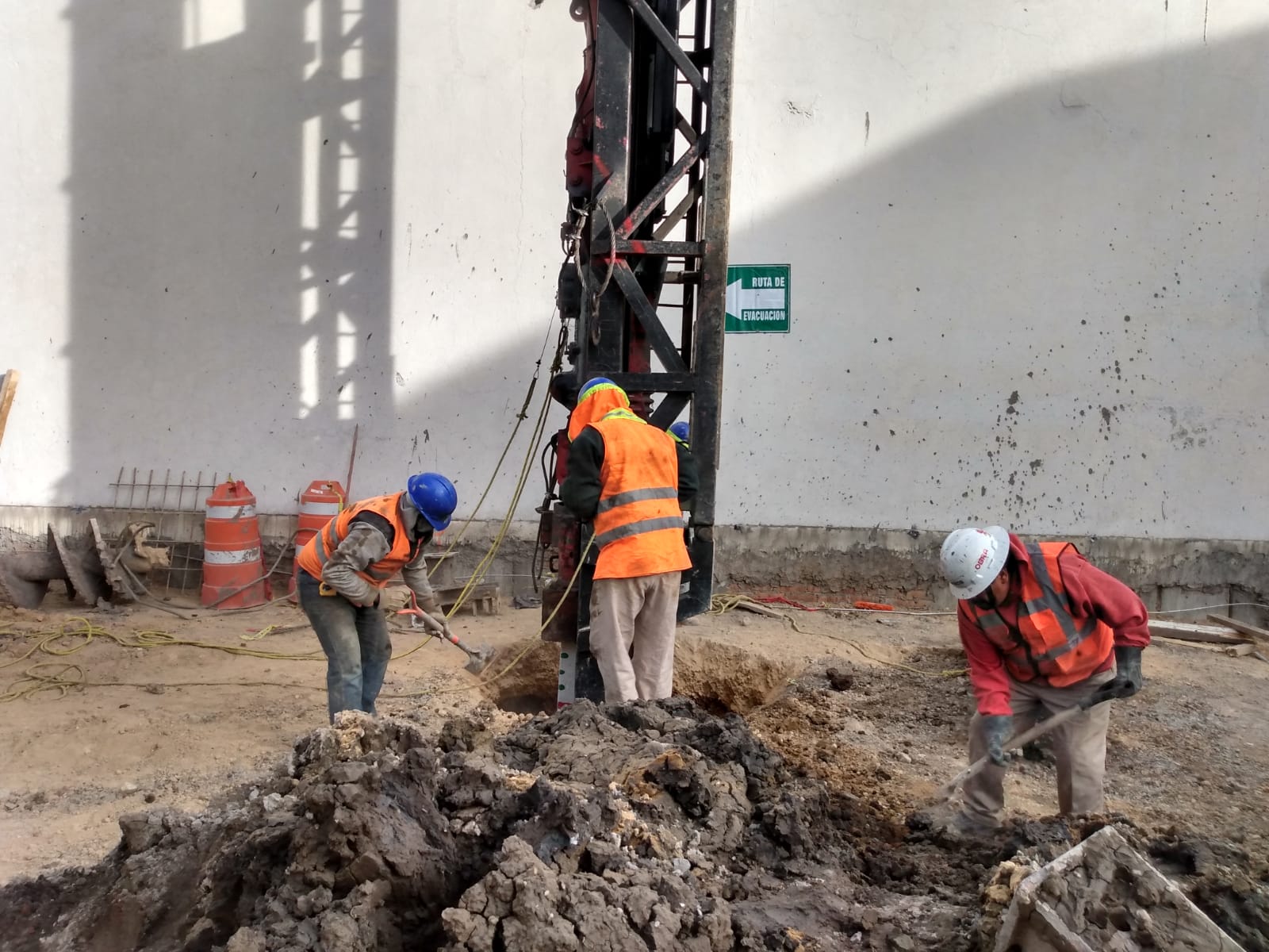 Proyecto Galek: perforacion pilote en obra
