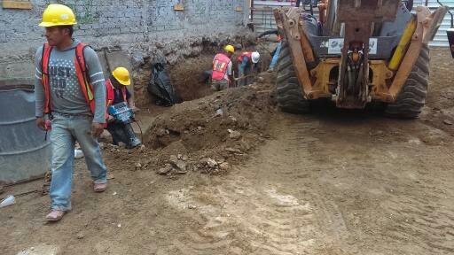 Proyecto Galek: trabajadores excavacion cimentacion