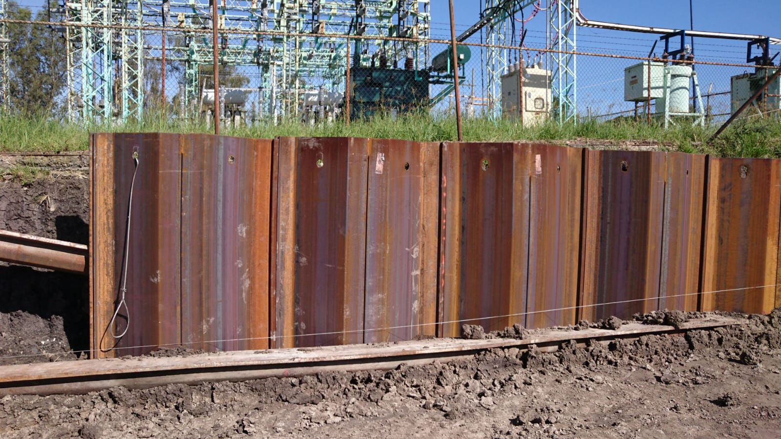 Proyecto Galek: muro tabla estaca instalado